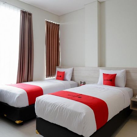 RedDoorz near Exit Tol Banyumanik 2 Hotel Srondolwetan Bagian luar foto