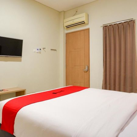 RedDoorz near Exit Tol Banyumanik 2 Hotel Srondolwetan Bagian luar foto